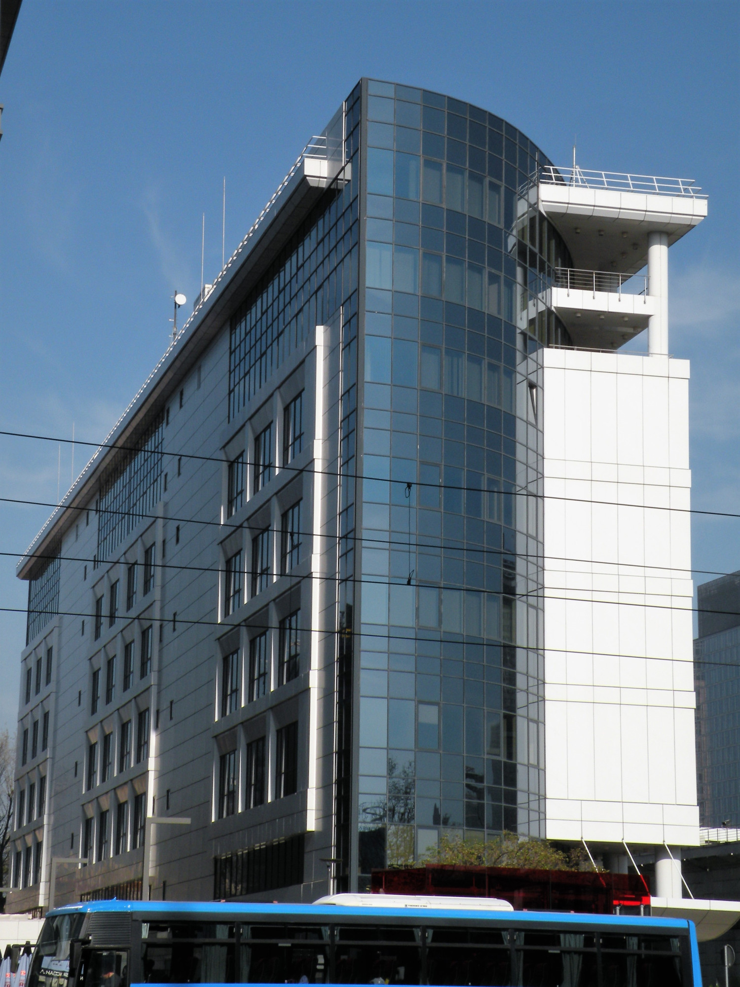 Zdjęcie architektury budynku Centrala i biura maklerskie Powszechnego Banku Kredytowego SA (obecnie biurowiec)